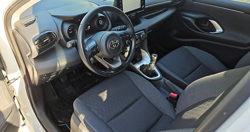 Toyota Yaris cena 74900 przebieg: 56832, rok produkcji 2021 z Barwice małe 352